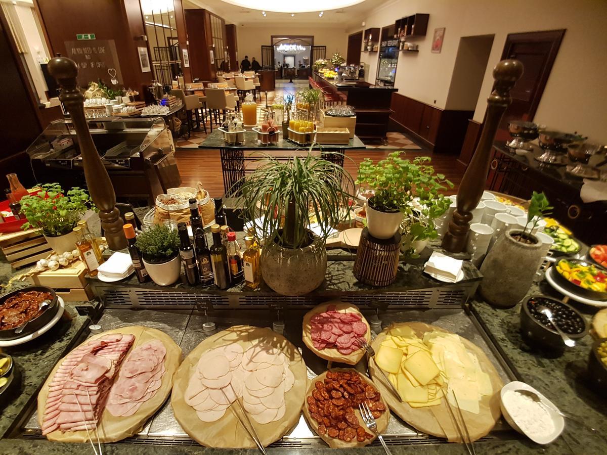 Hotel Radisson Blu Carlton Hotel, 4*