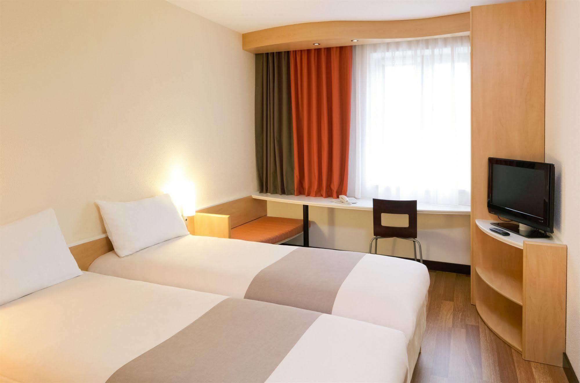 Ibis Centrum Hotel 3*