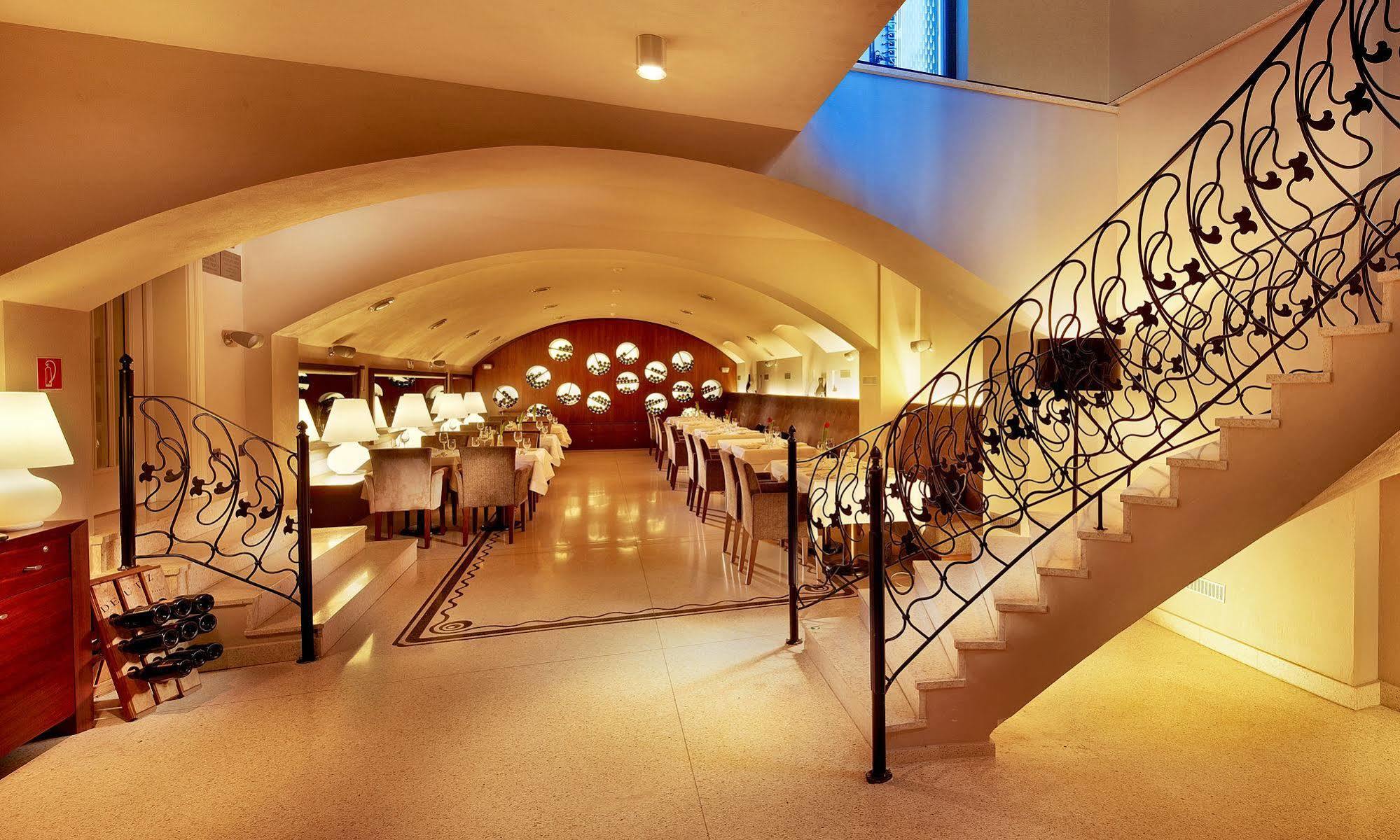 Hotel Roset & 4*
