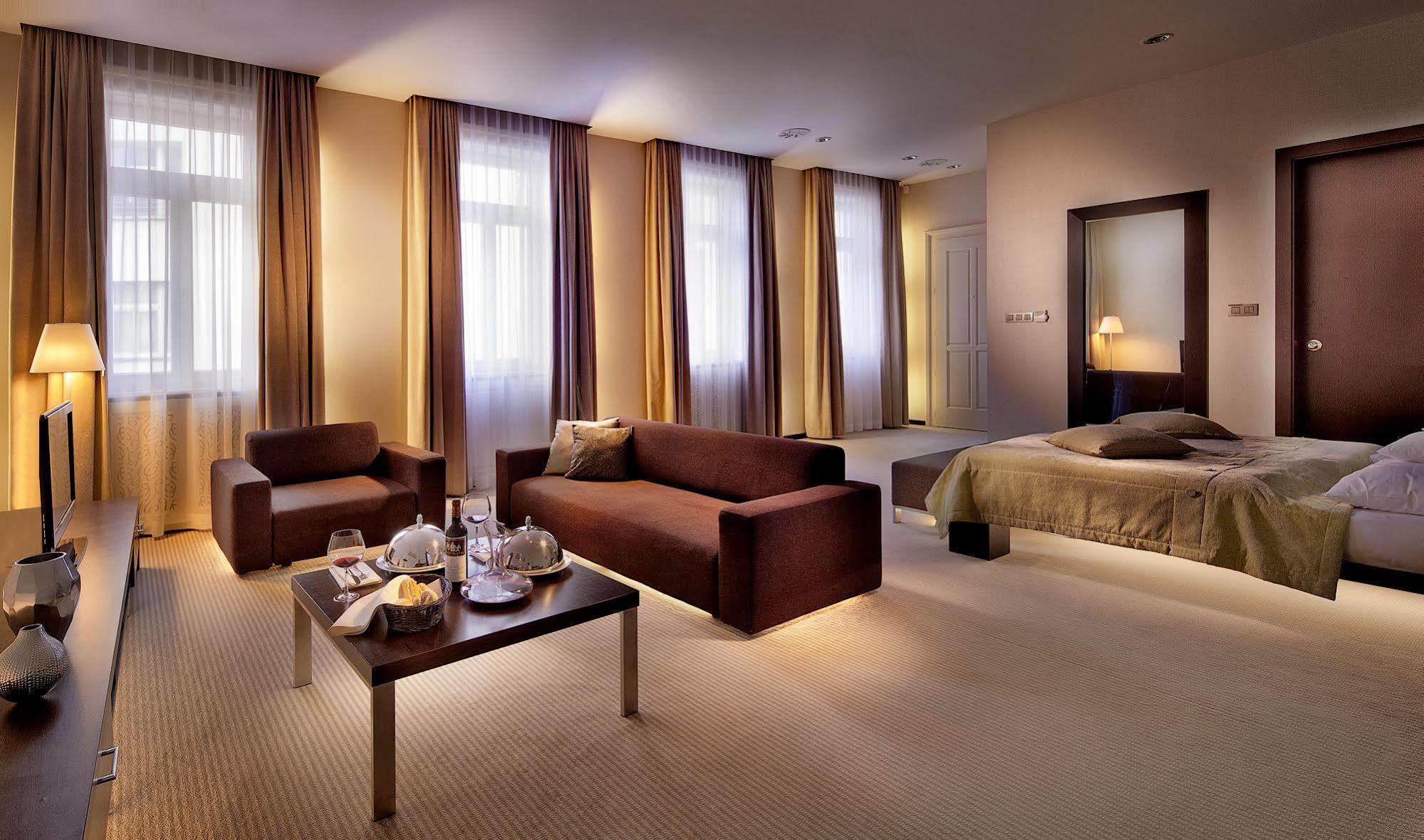 Roset & 4* Bratislava