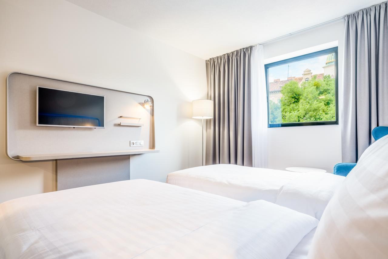 Park By Radisson Danube 4*