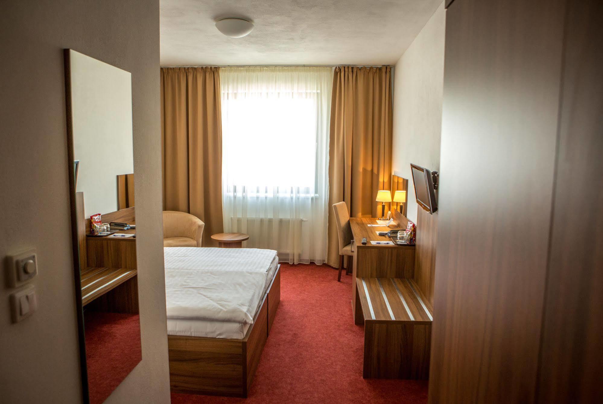 Hotel Saffron 4*