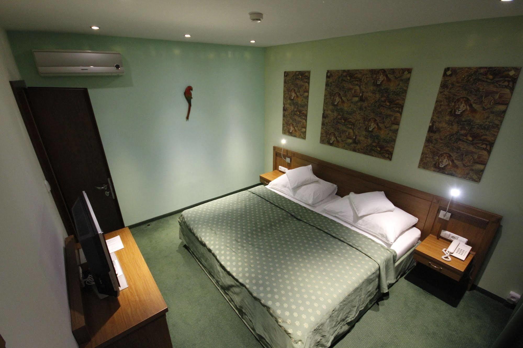 Max 3* Bratislava