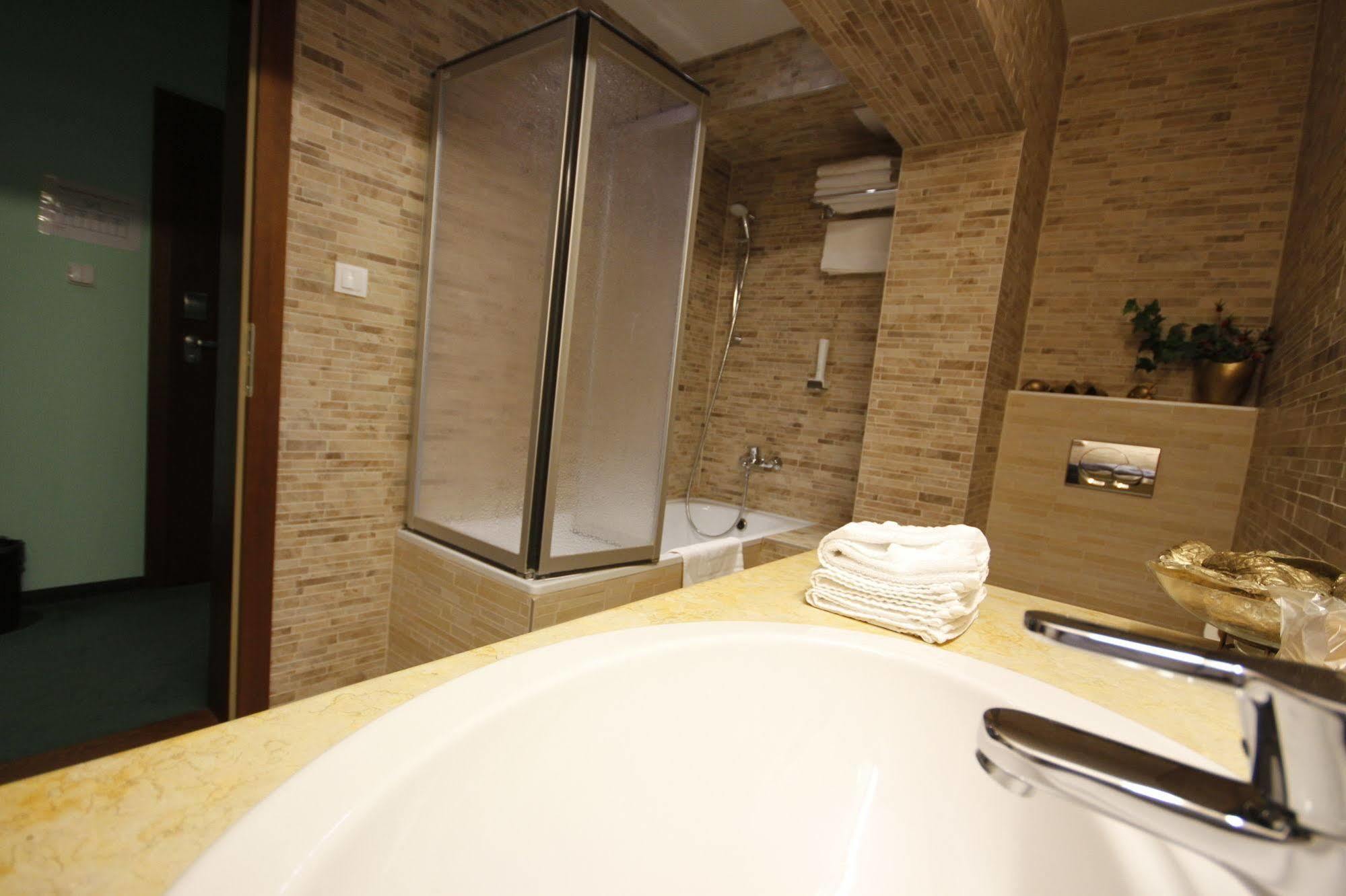 Max Hotel