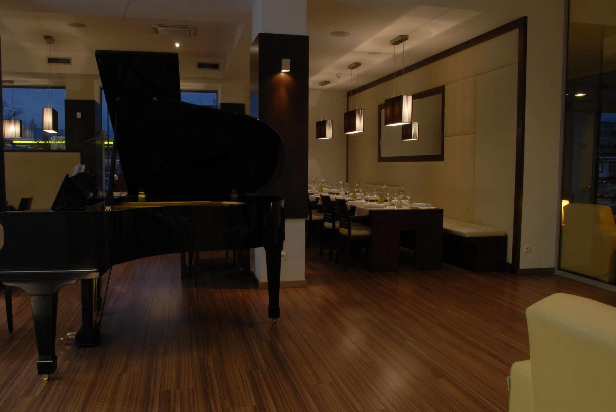 Aston Hotel 3*