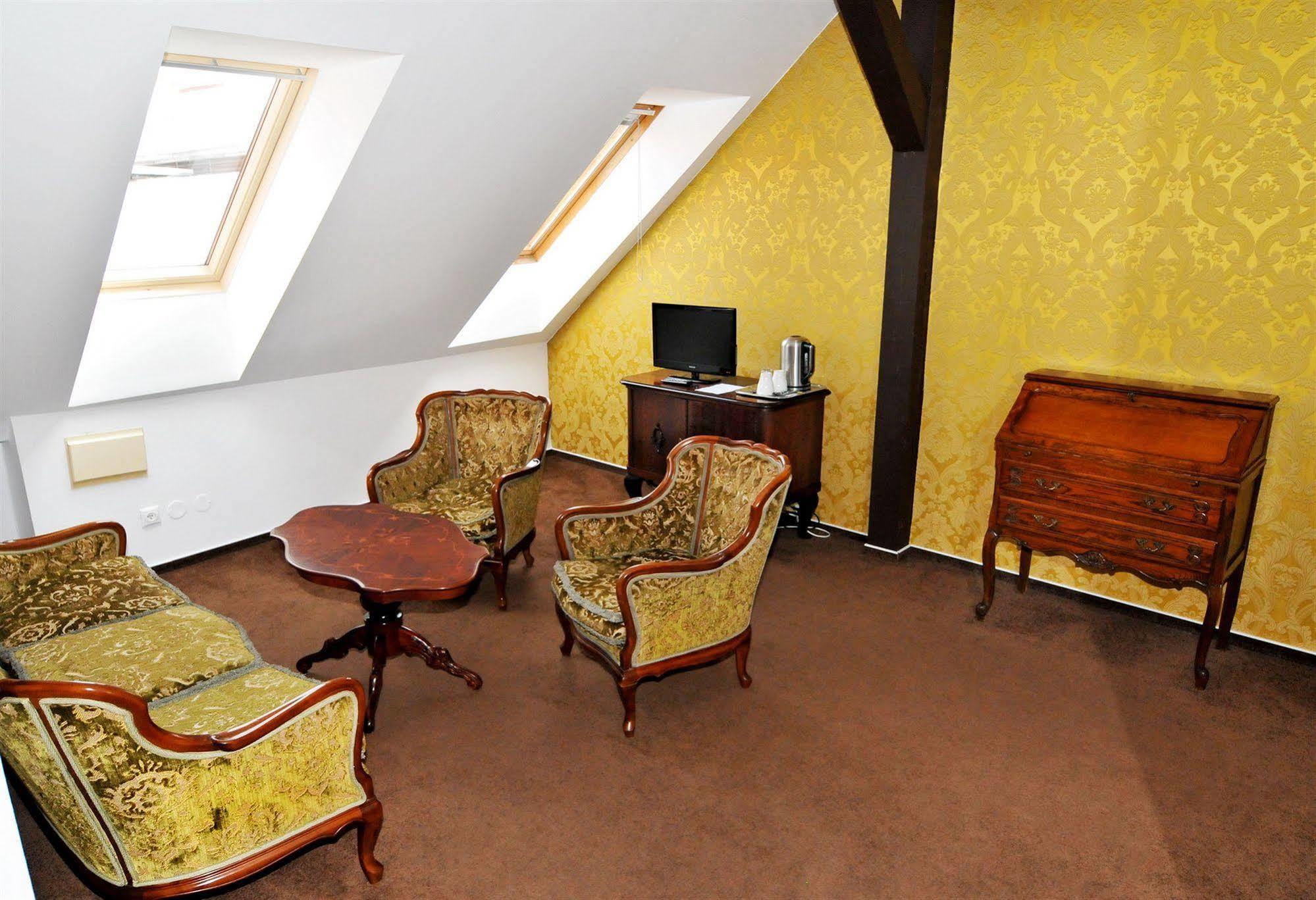 Old Hotel 2*