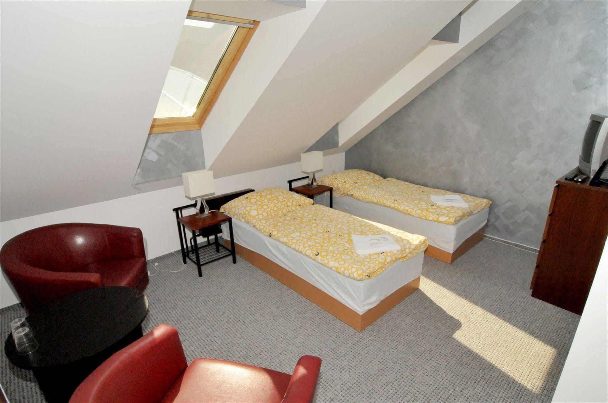 Hotel Old 2*