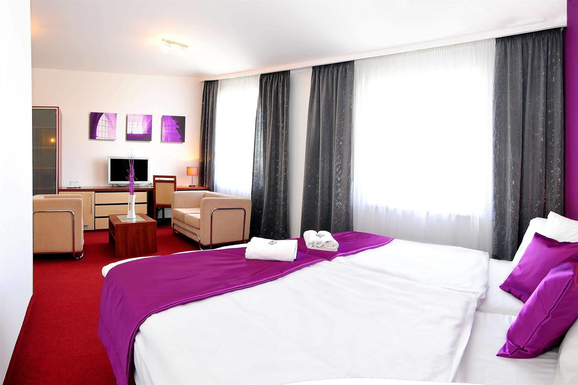 Hotel Color 3*