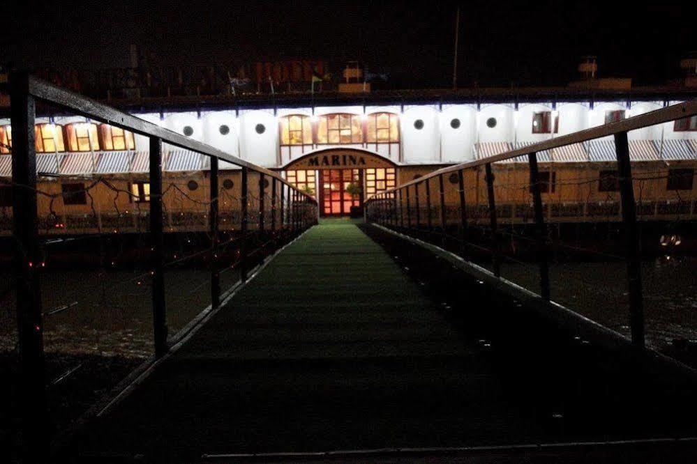 Botel Marina