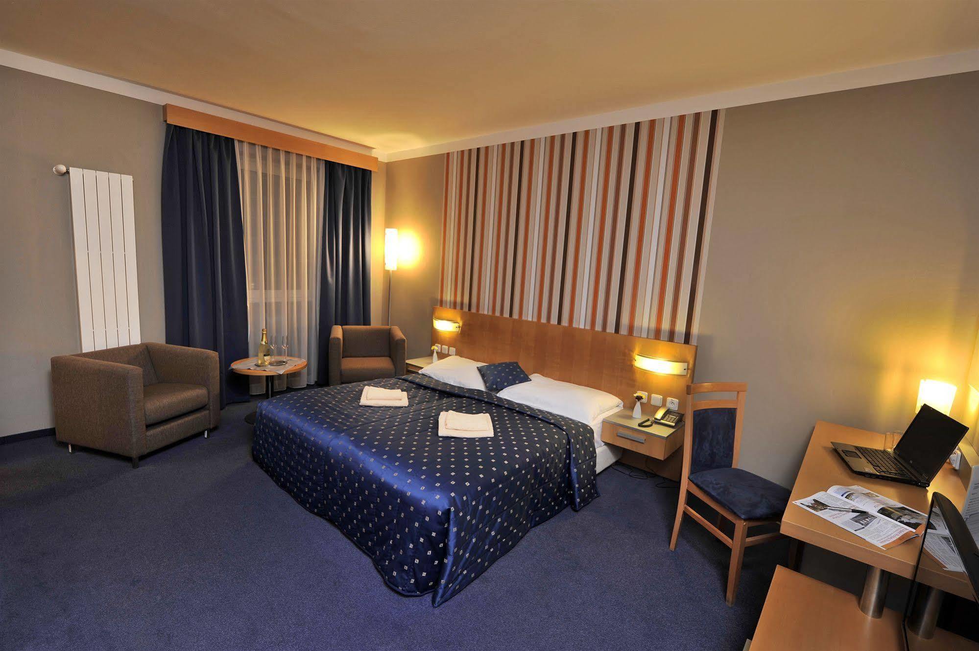 Hotel Blue