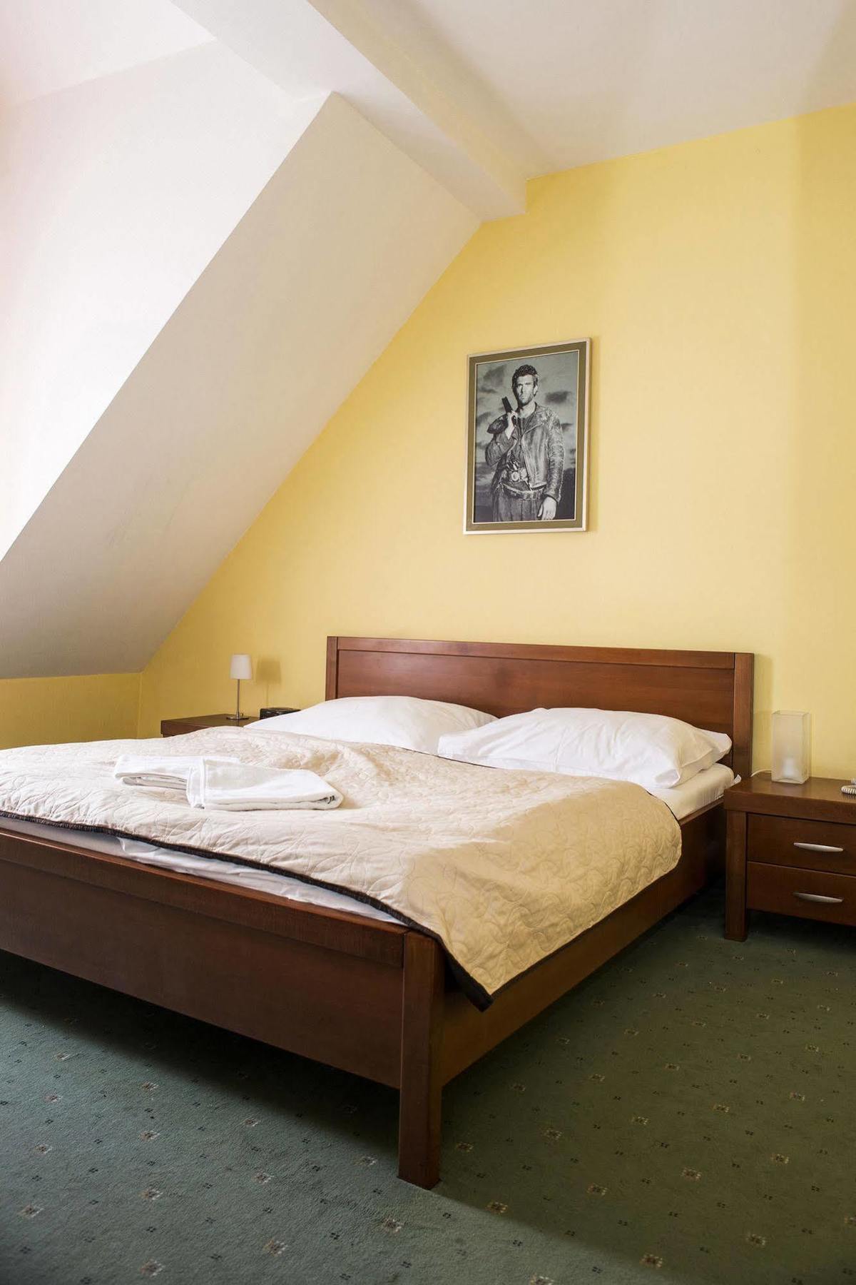 Film Hotel 3*