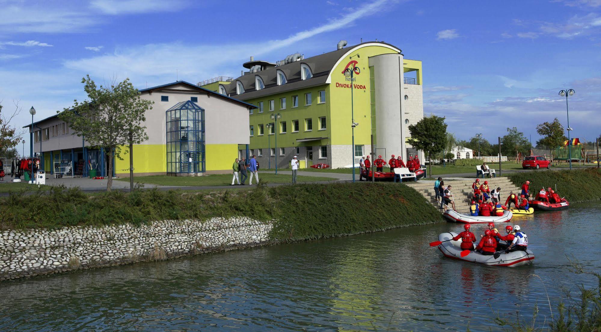 Hotel And Park Divoka Voda Bratislava