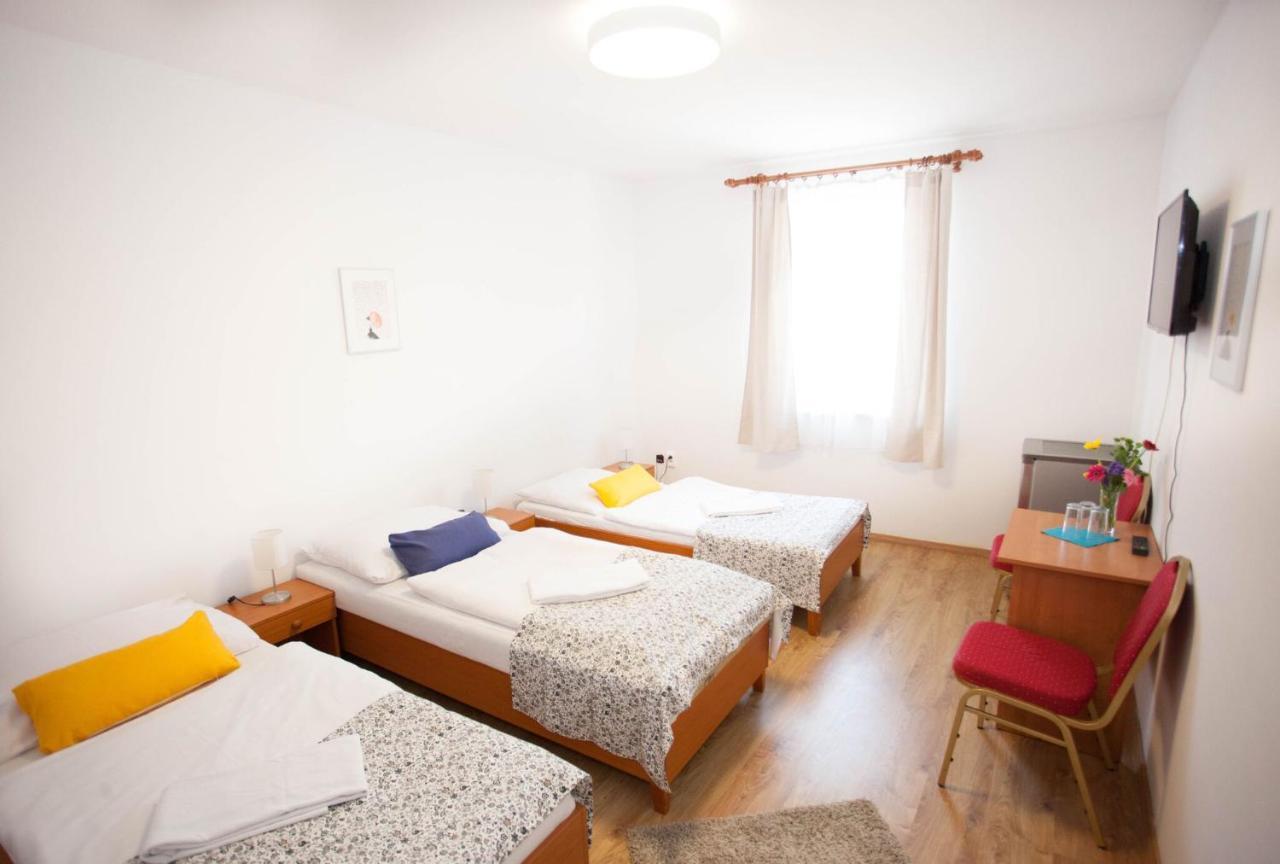 Hotel Taxis 2*