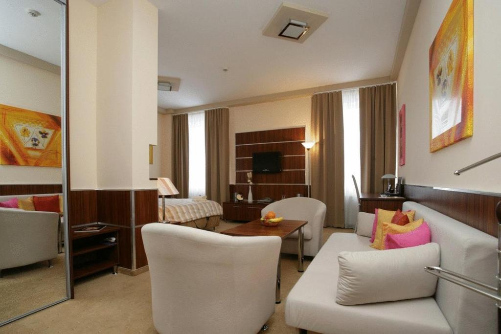 Medium Hotel