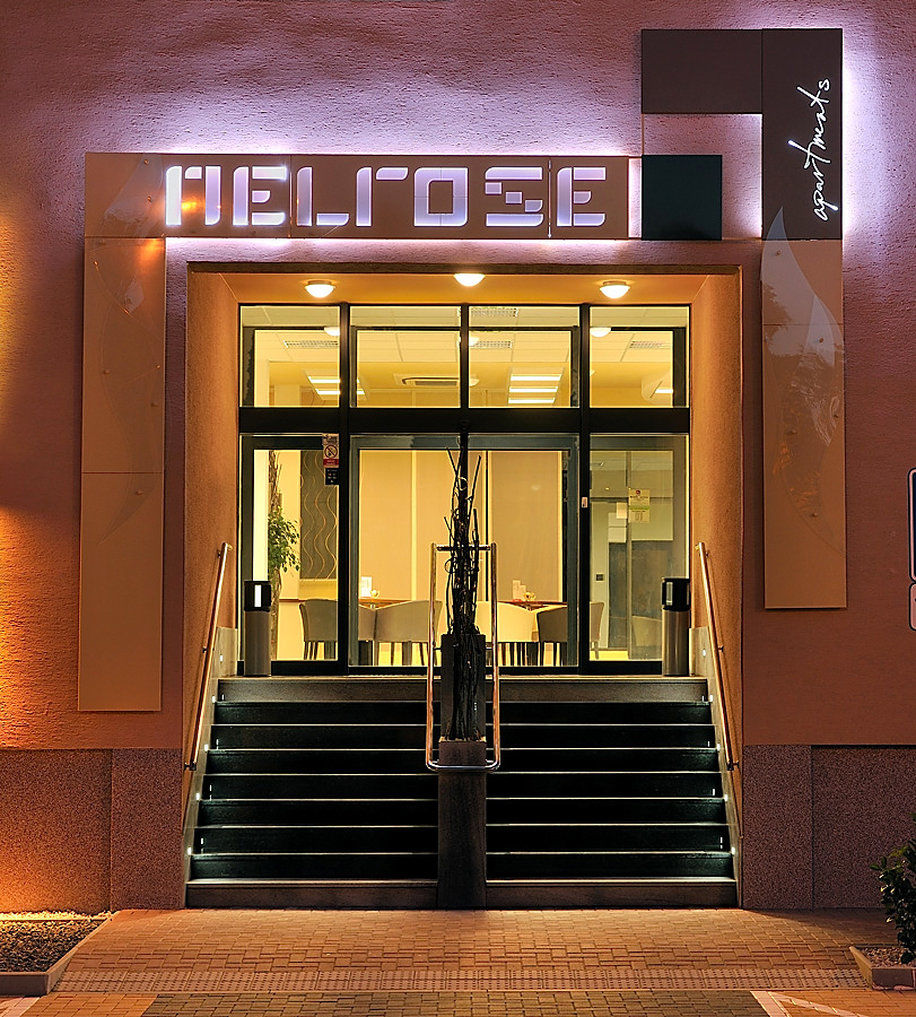 Melrose Apartment