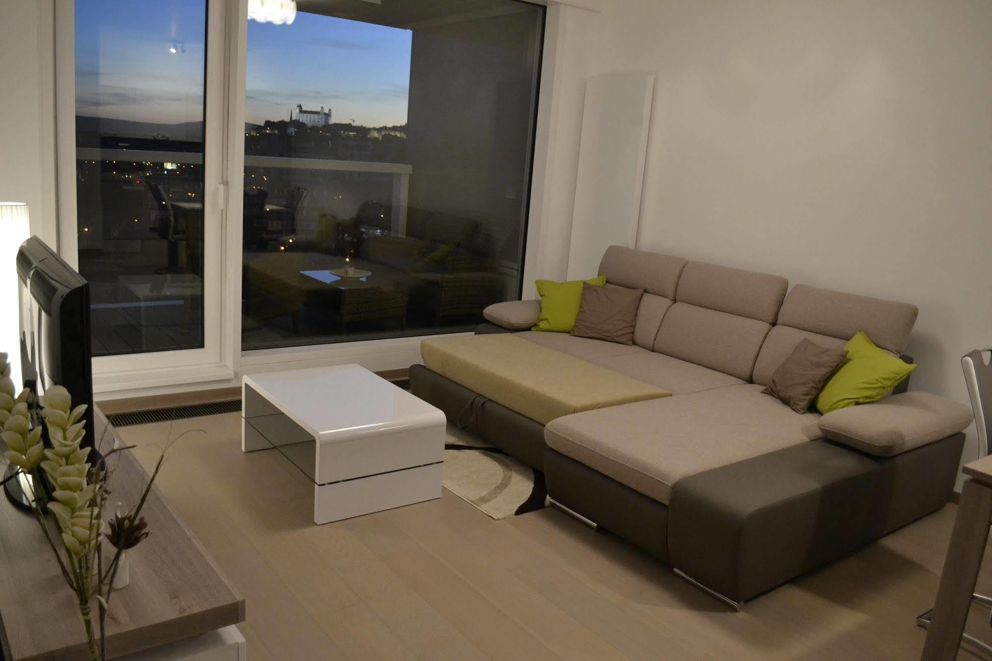 Panorama Apartment *