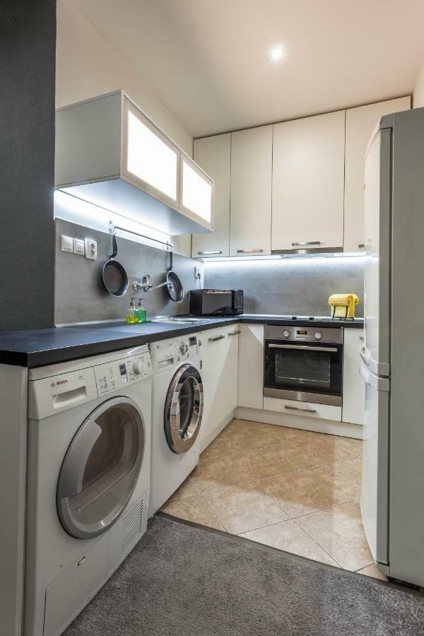 Air-conditioned Sancova - Old Town Apartment