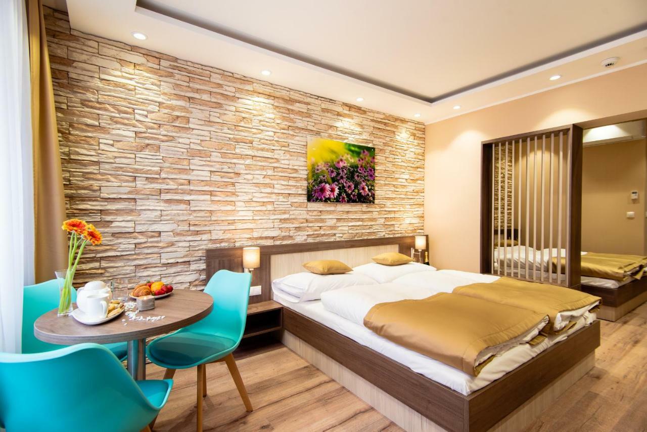Viktor Hotel
