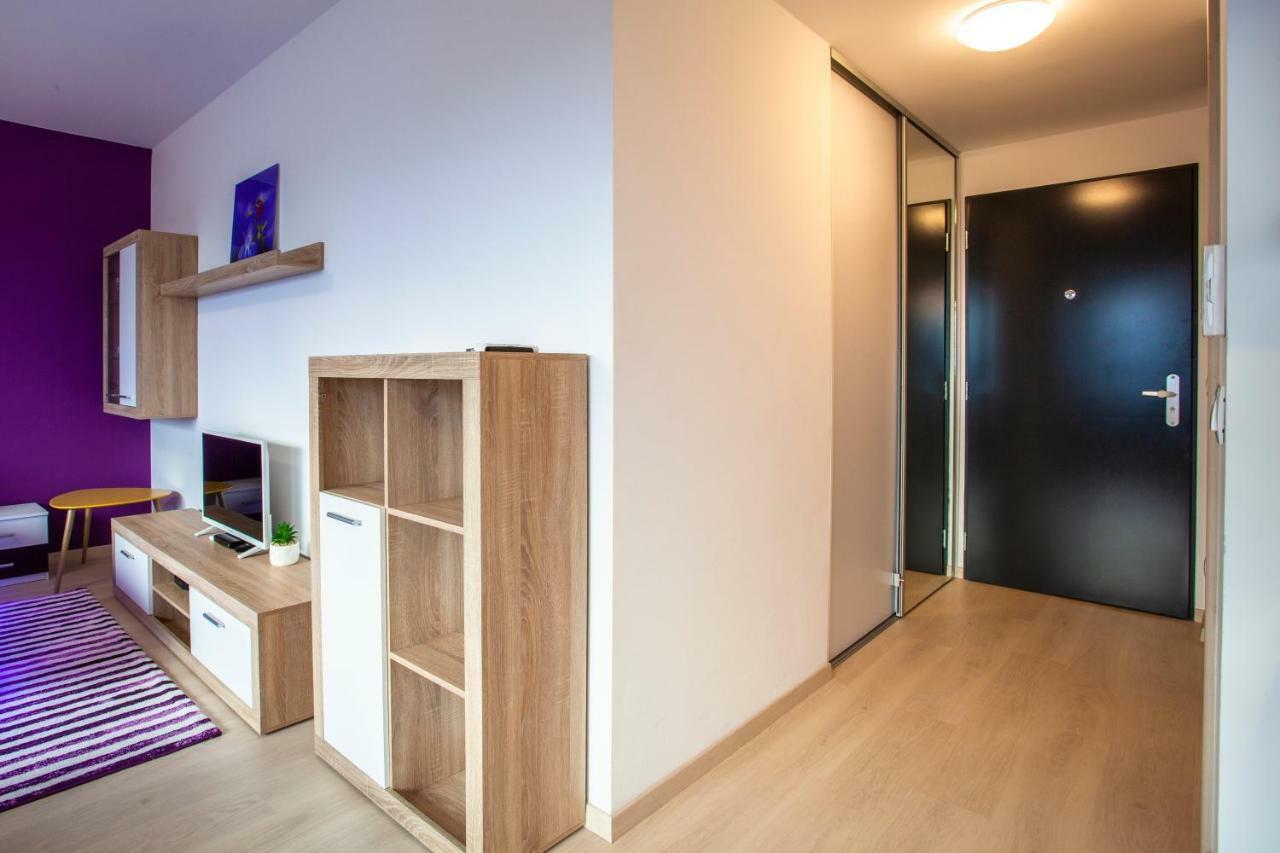 Air-conditioned View 24h Check-in Apartment