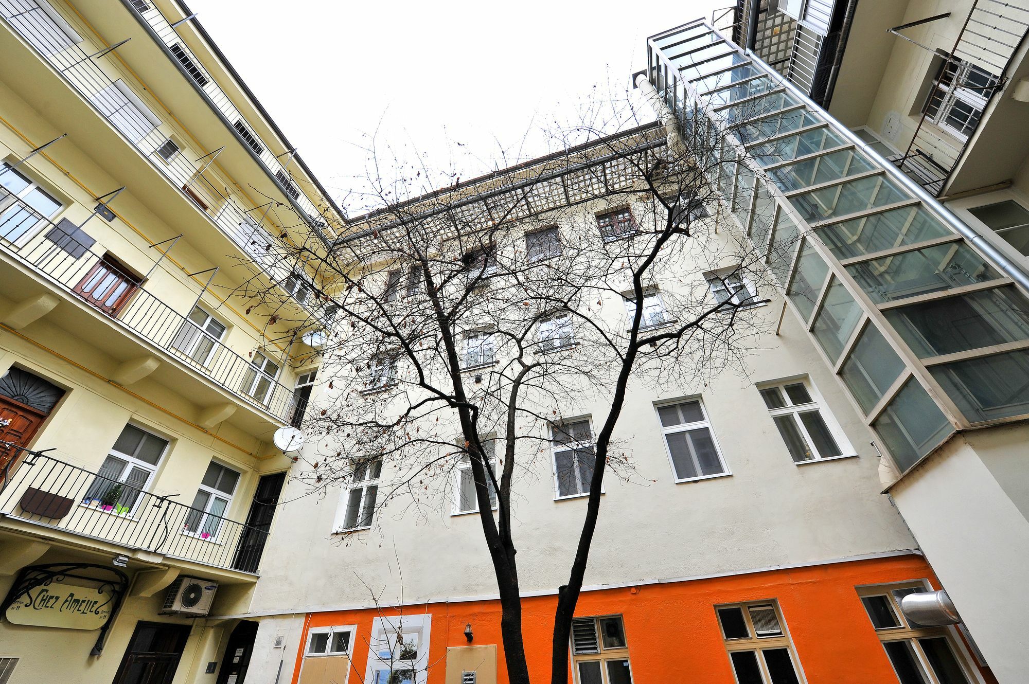 Aplend City Laurinska 11 *