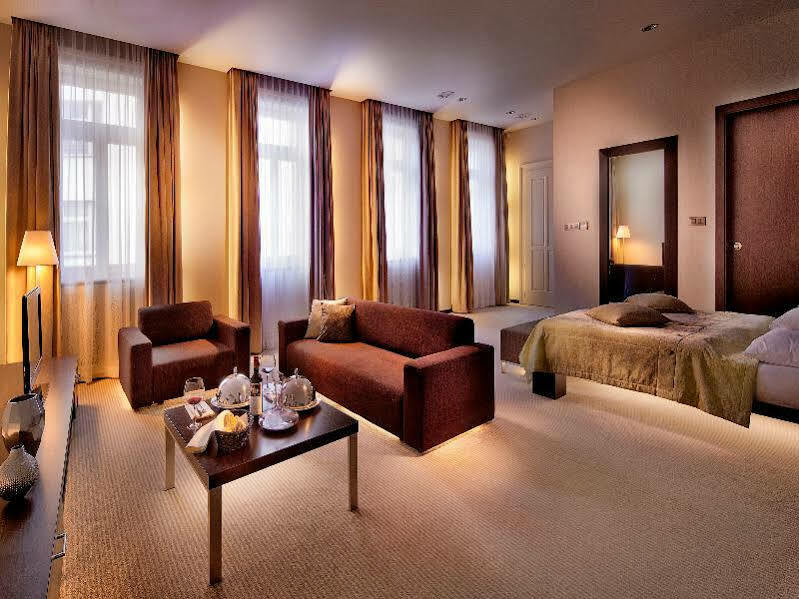 Roset & Hotel 4*