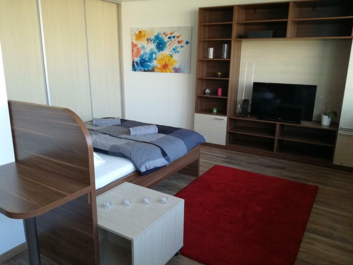 22nd Uprising Square Apartment *