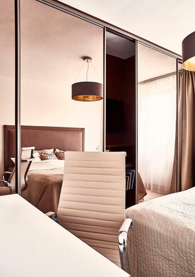 Forest Park By Zoom Apartment *