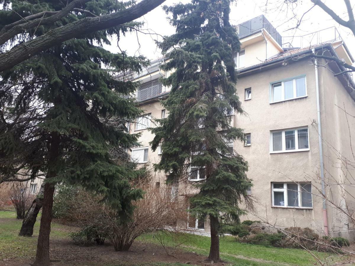 Apartment Utulny V 15 Bratislava