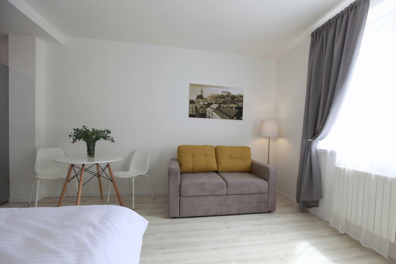 Apartment Center Place *