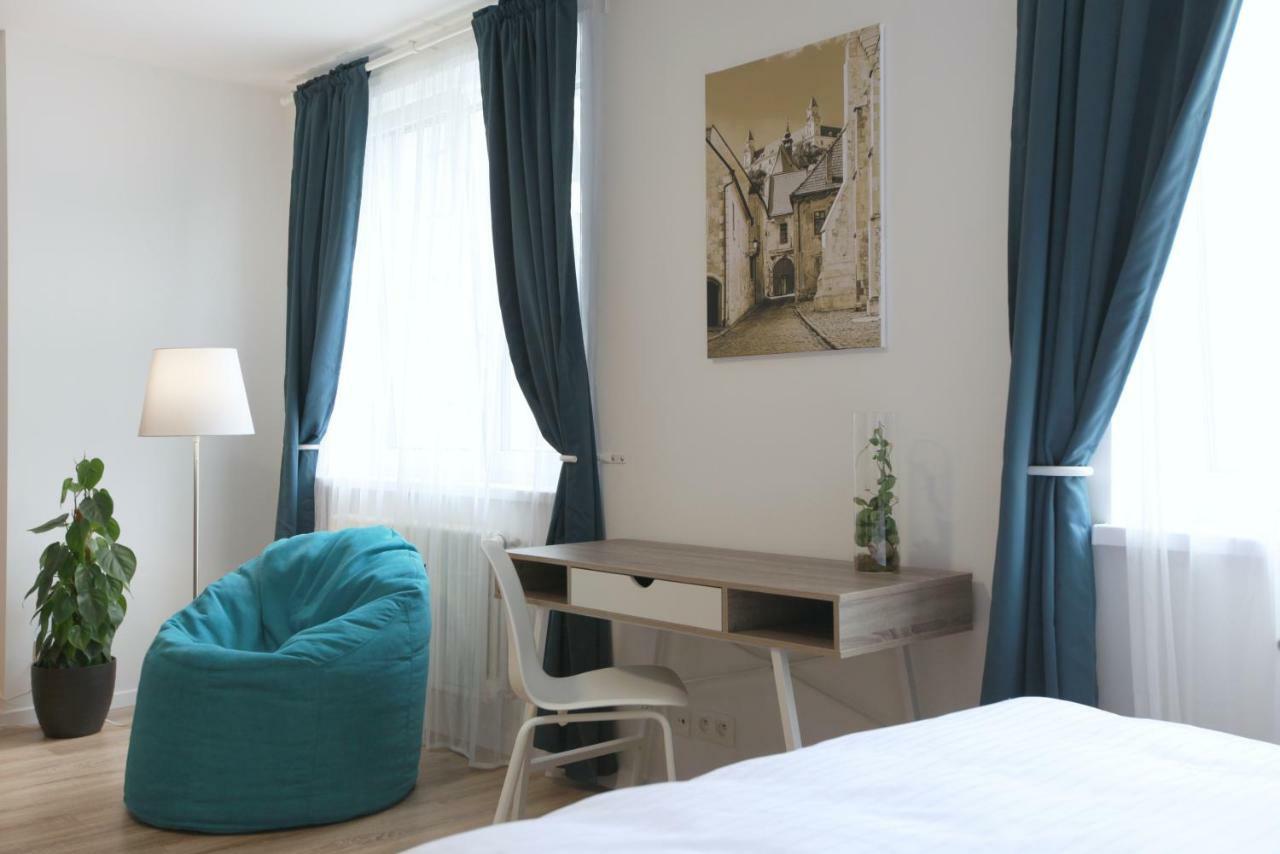 Center Place Apartment *