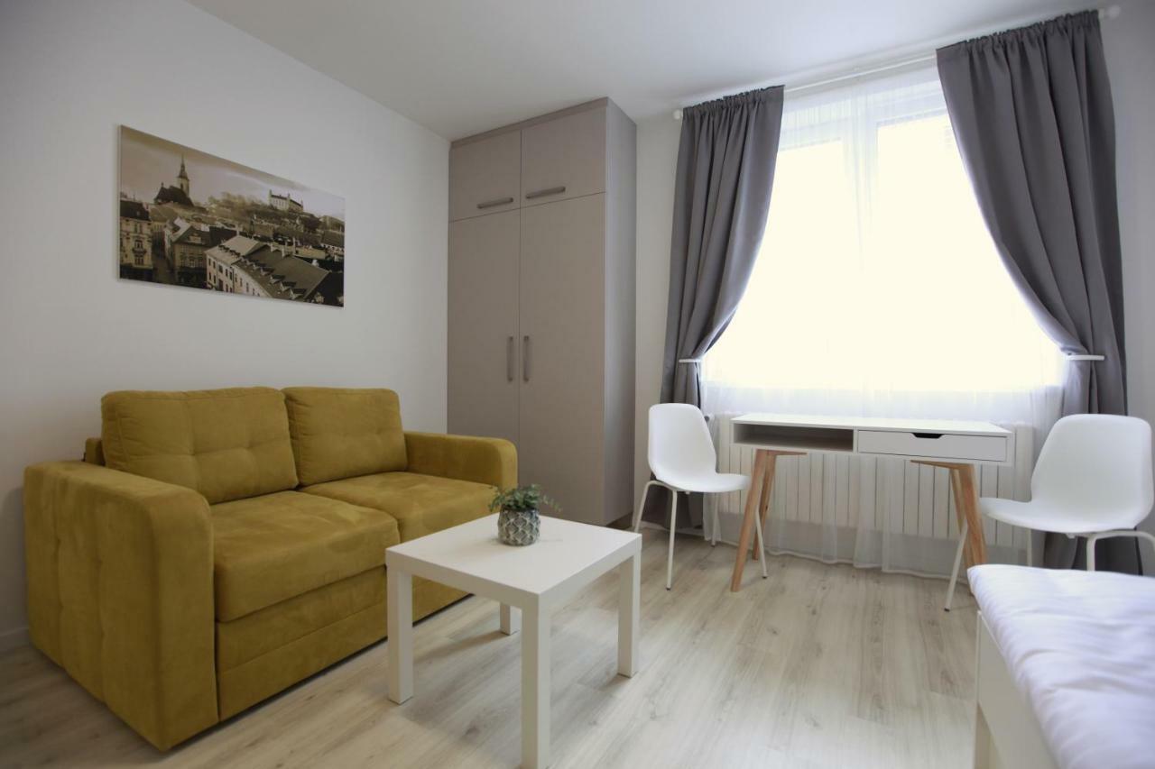 Apartment Center Place *