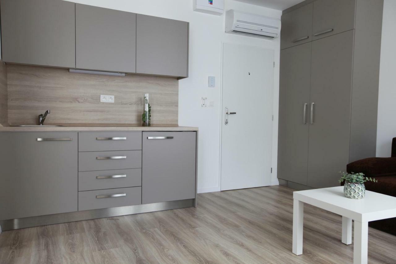 Center Place Apartment *