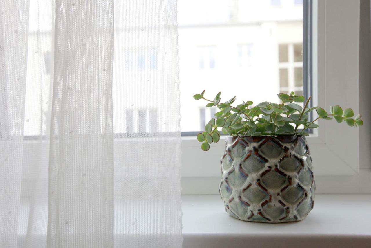 Center Place Apartment *