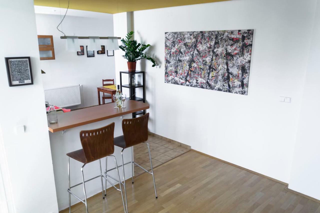 Pollock In Old Town Apartment