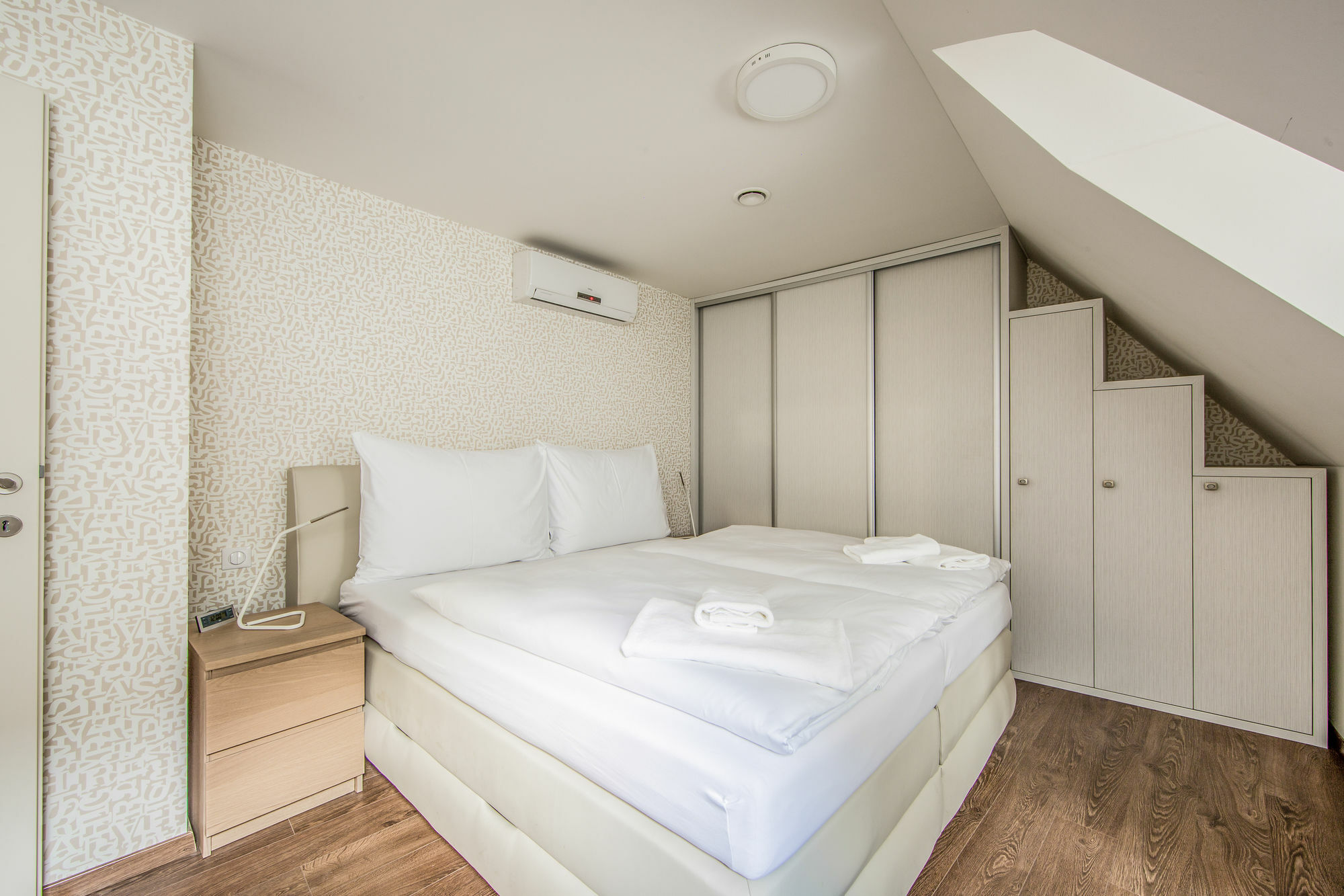 Aplend City Bastova 1 Apartment