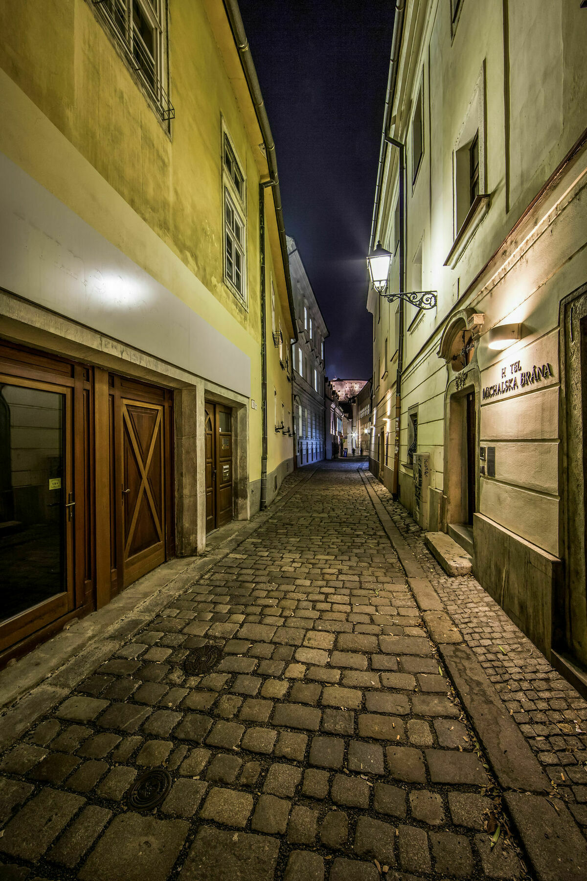 Aplend City Bastova 1 * Bratislava