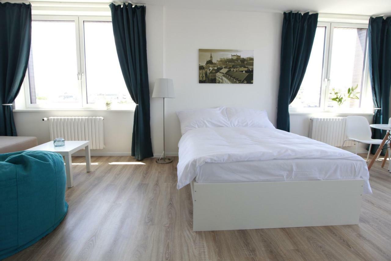 Center Place Apartment *