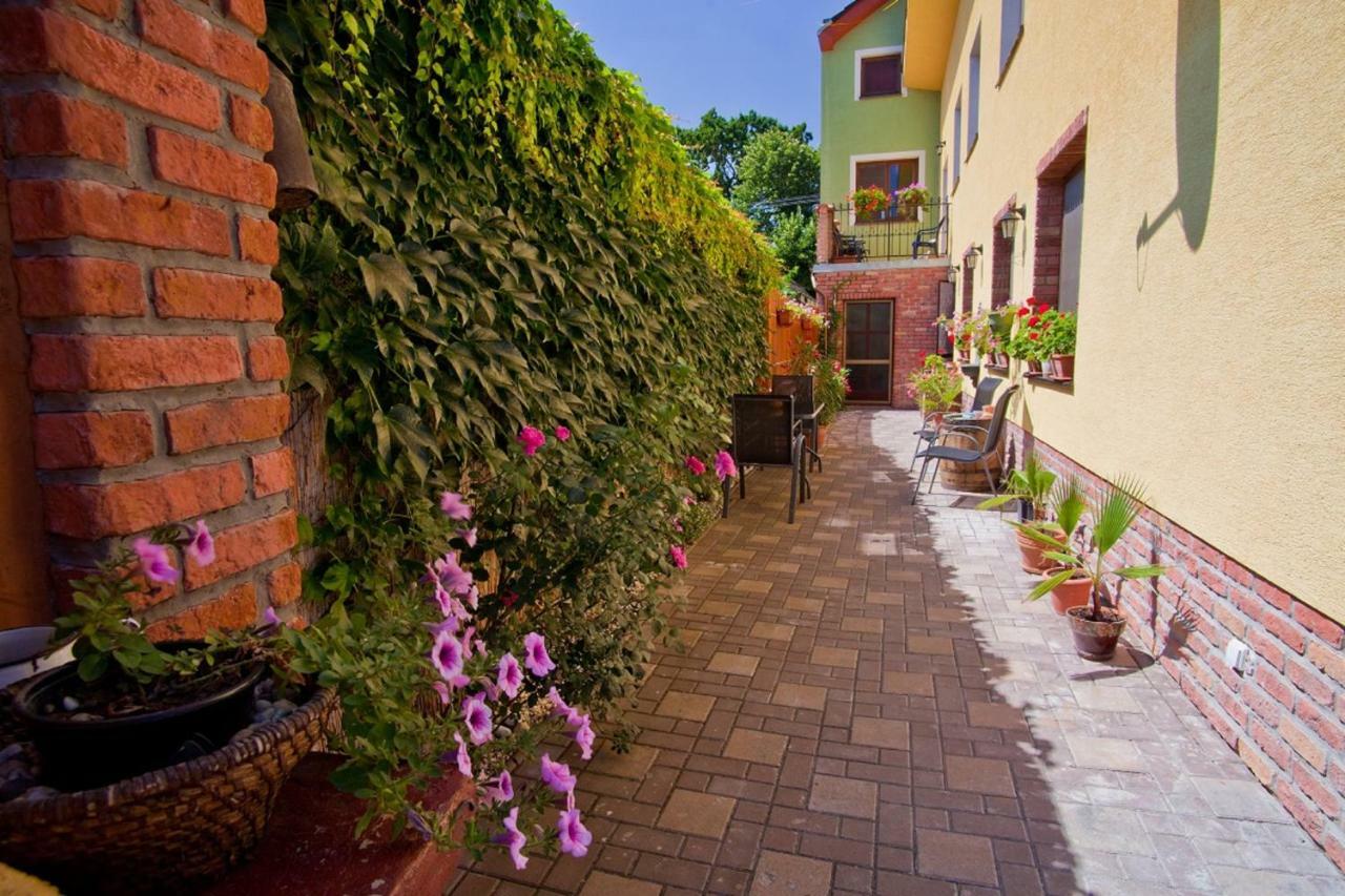 Pri Kastieli Guest house *