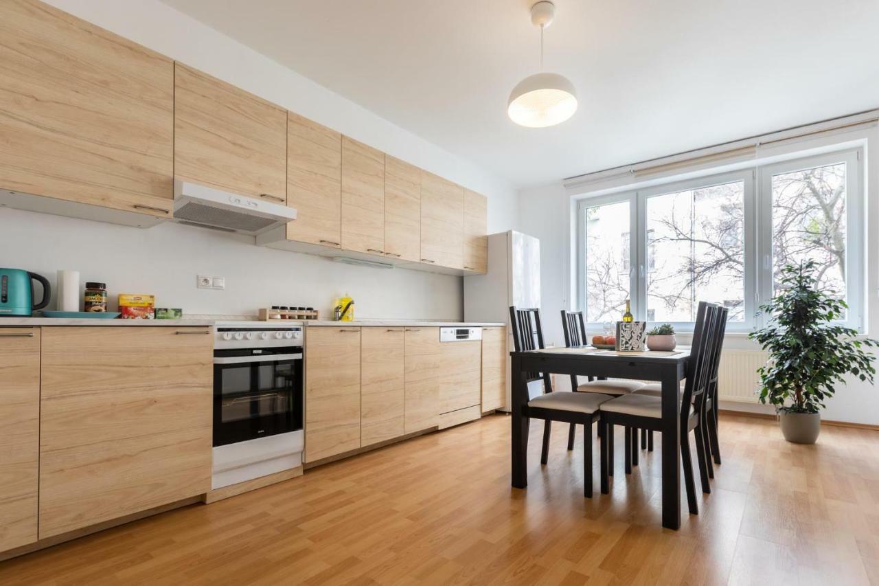 Spacious In The Old Town Of Apartment