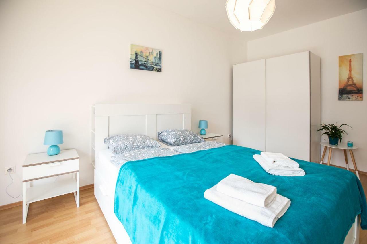 Spacious In The Old Town Of *