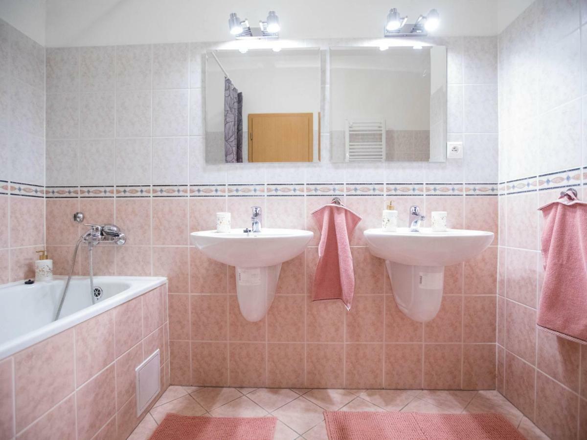 Spacious In The Old Town Of Apartment
