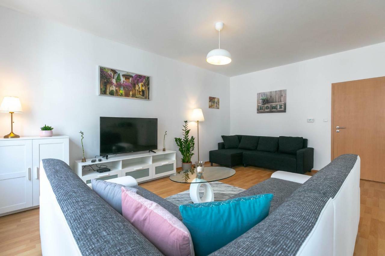 Spacious In The Old Town Of *