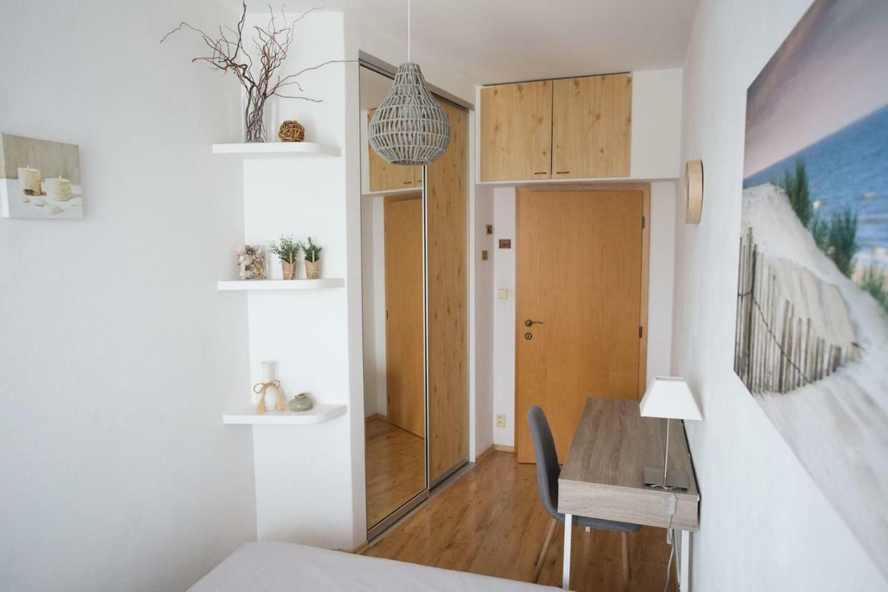 Cozy Btw Centre And Airport - Private Host - No Invoice *