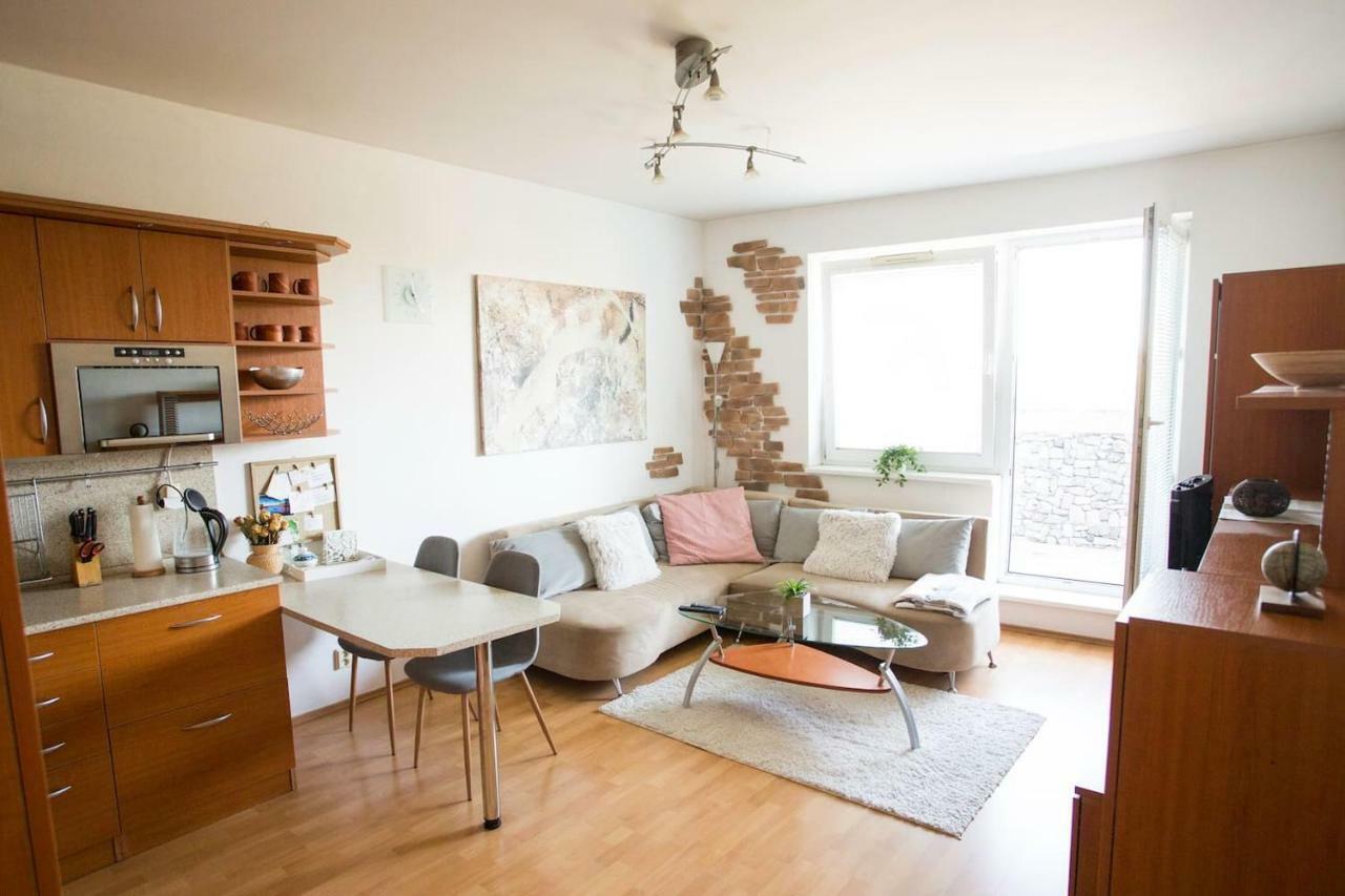 Cozy Btw Centre And Airport - Private Host - No Invoice * Bratislava