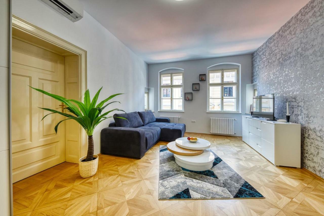 Aapartamentoos Aparthotel 4*