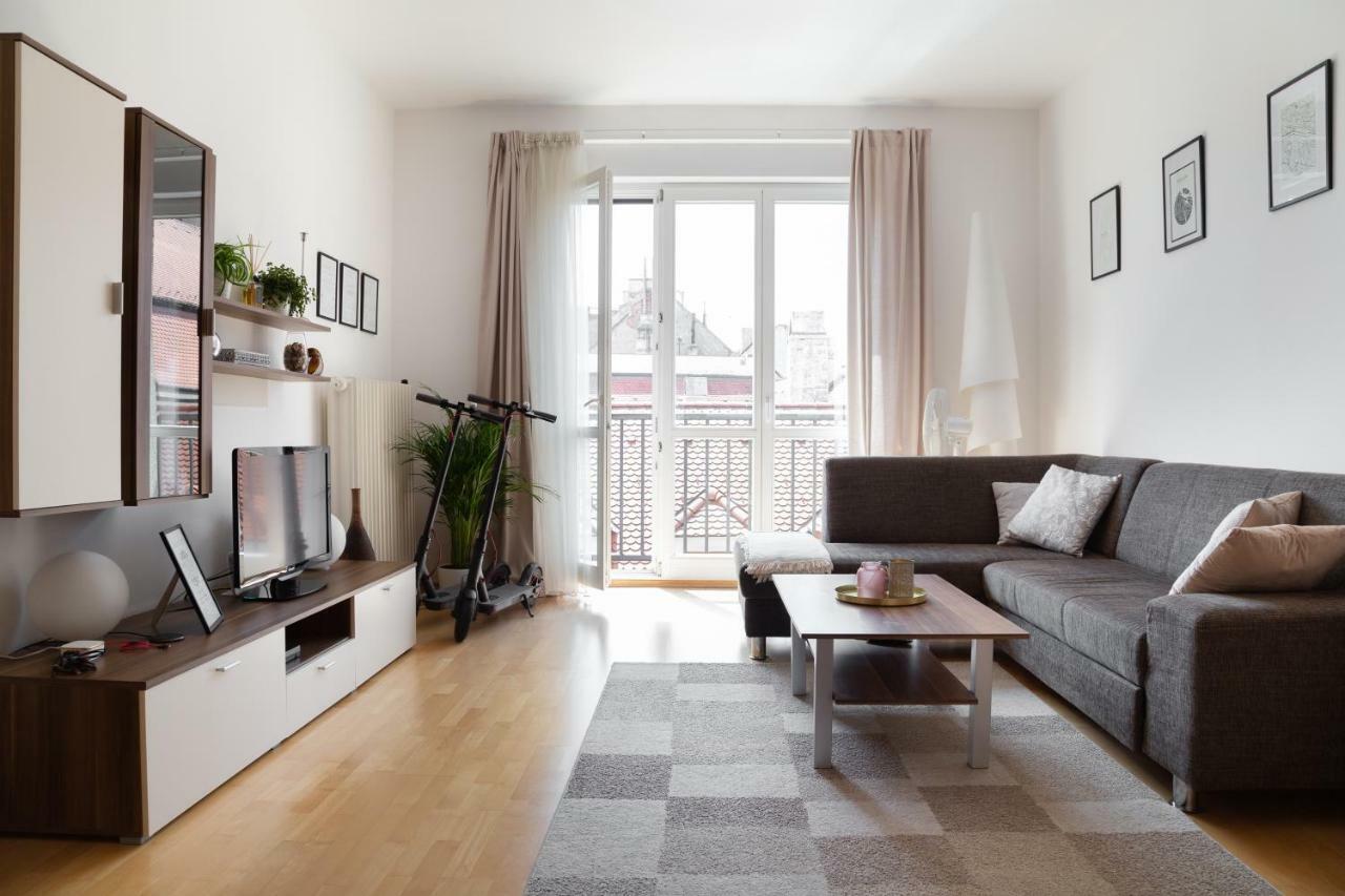Feel Like At Strakova - Hearth Of The City Center Apartment *