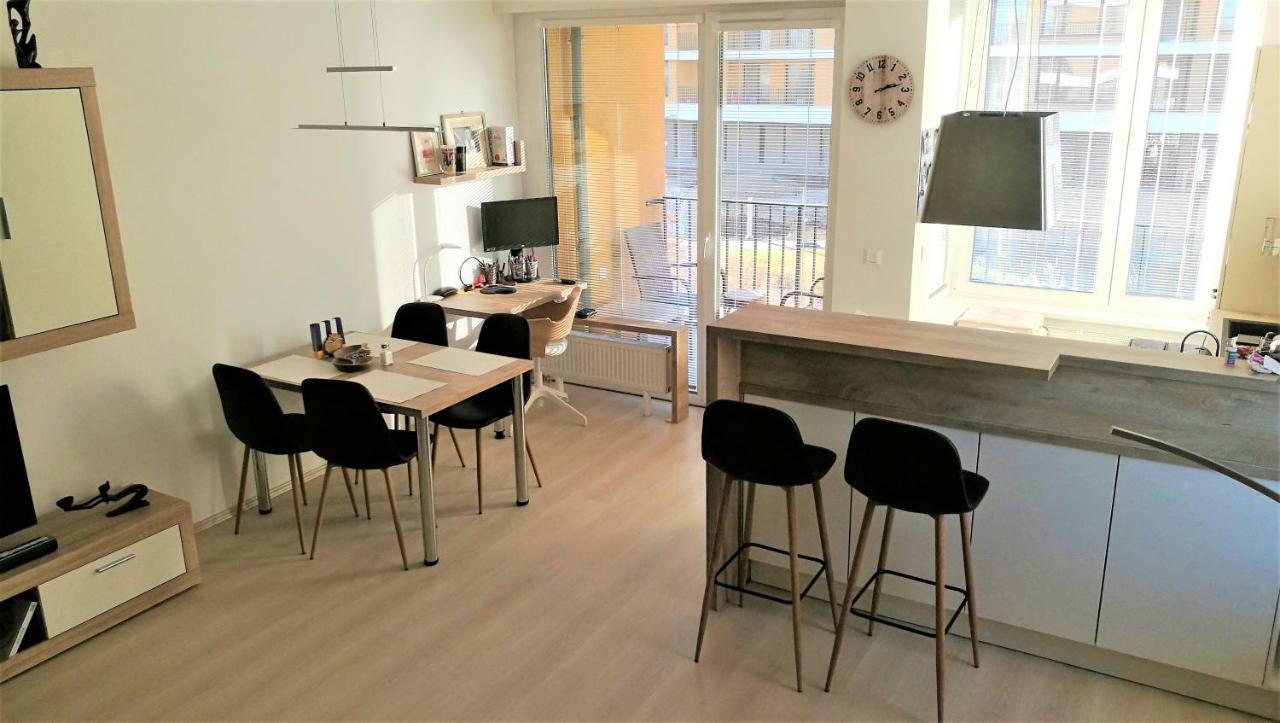 Apartment Newly Built Bachelor Pad In Outer City Center