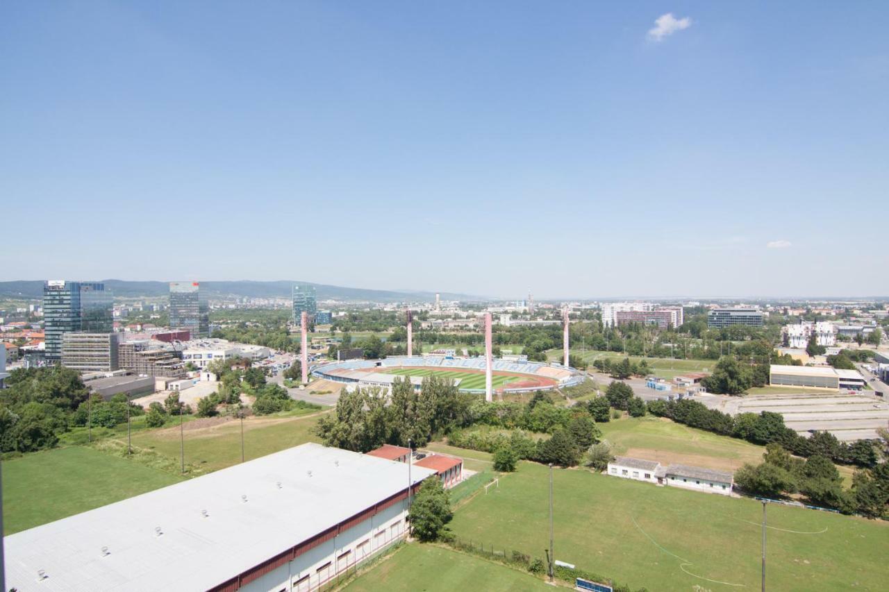 Juls Next To Football And Hockey Stadium Apartment