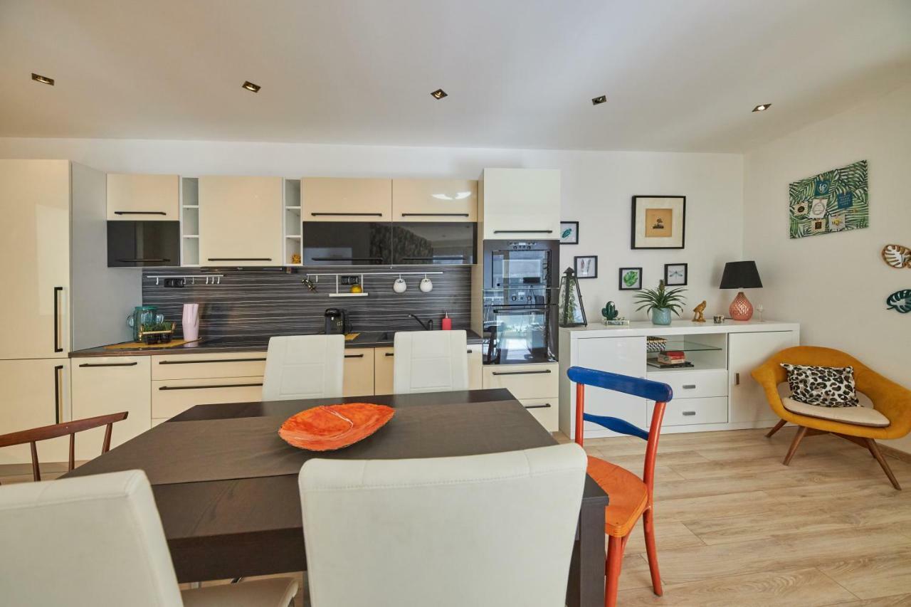 Pineapple Apartment