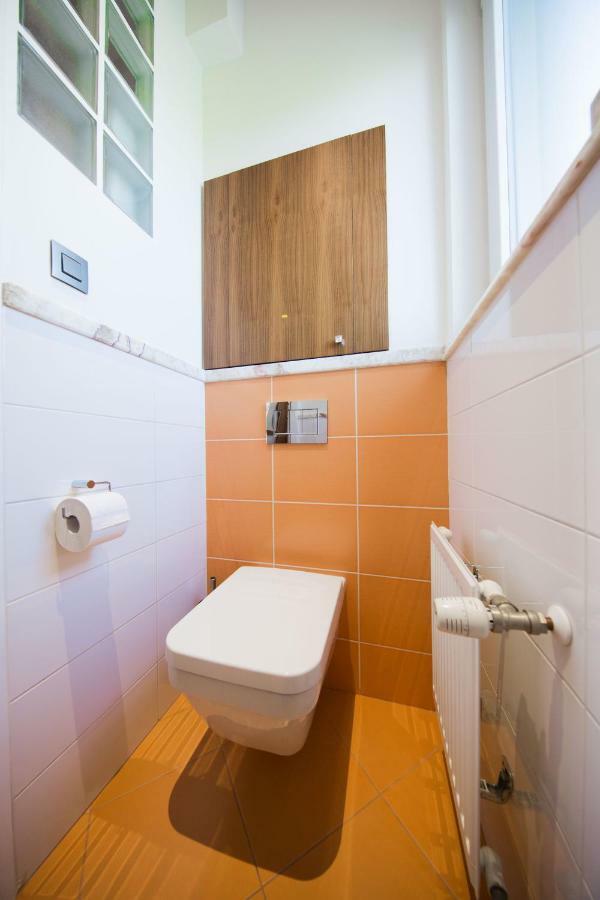 Apartment Place For *